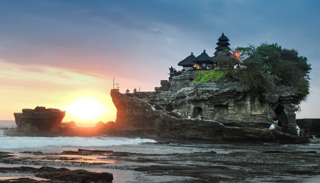 tanah lot temple bali SP