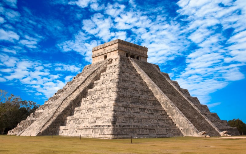 chichen itza ancient pyramid