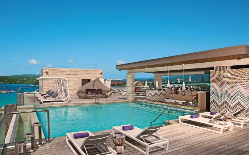 Montego Bay Resort Rooftop Pool and swim up bar
