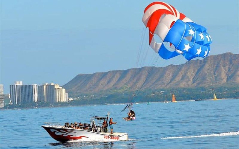 Parasailing in Oahu