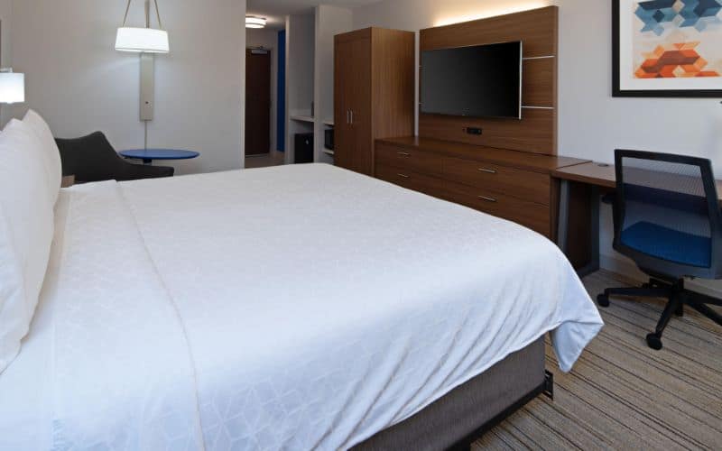 holiday inn express and suites seatac
