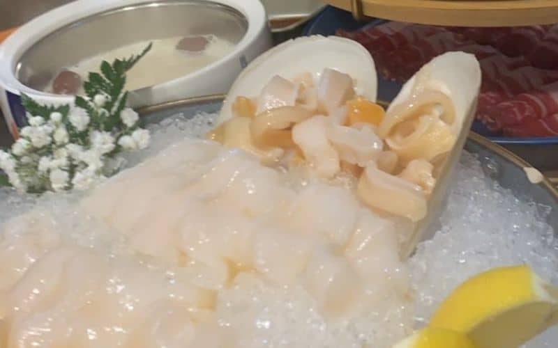 Geoduck and marbled beef at Dolar Shop Hotpot
