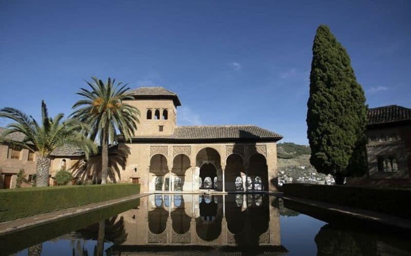 Guided Walking Tour of the Alhambra in Granada