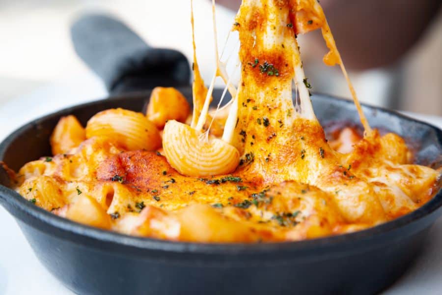 Baked macaroni and cheese with fresh tomato sauce