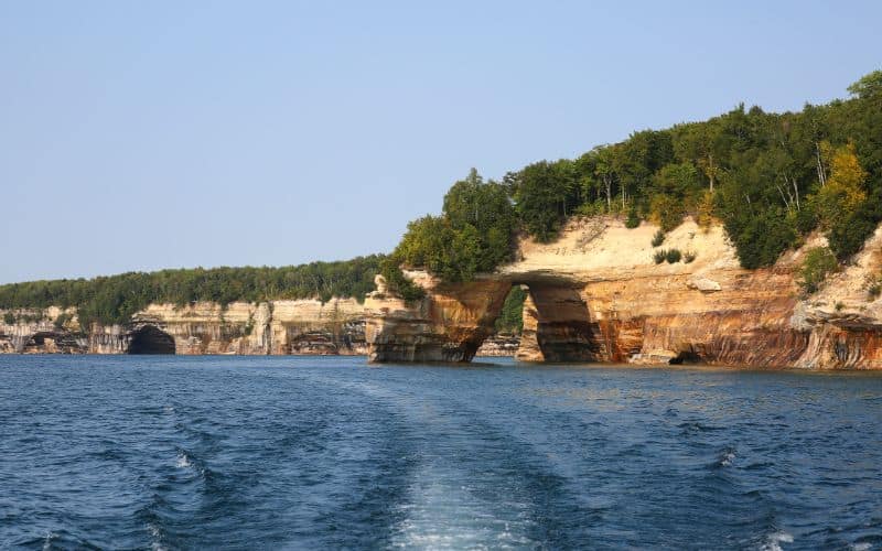 Lovers Leap Arch Great Lake Cruise on Lake Superior