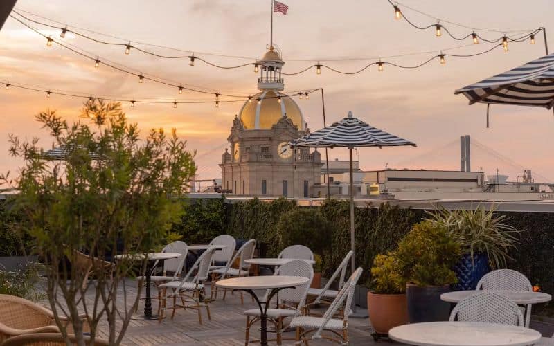 Pendant Rooftop Terrace and Bar Savannah