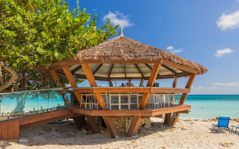 Resort in Aruba Oranjestad with beautiful turquoise water
