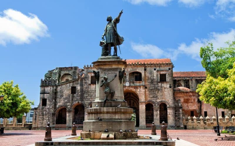 Statue outside the Catedral Primada de America Santo Domingo