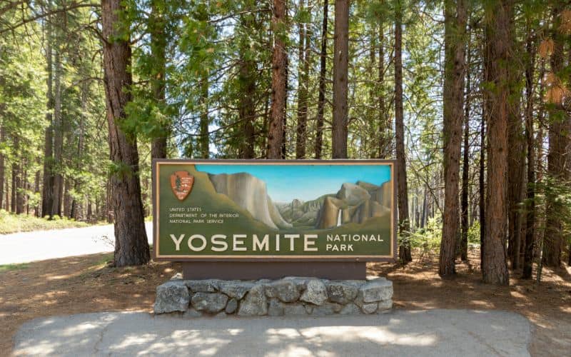 yosemite national park entrance sign
