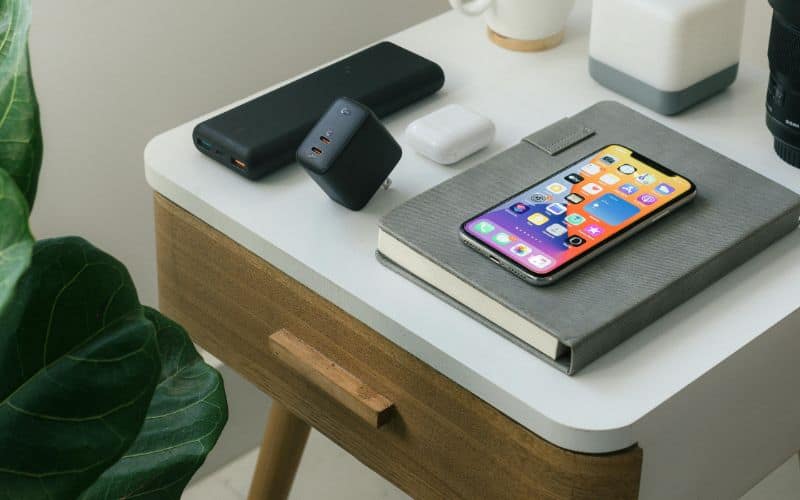 power bank phone and laptop