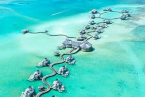 overwater bungalows turquoise waters in maldives sp