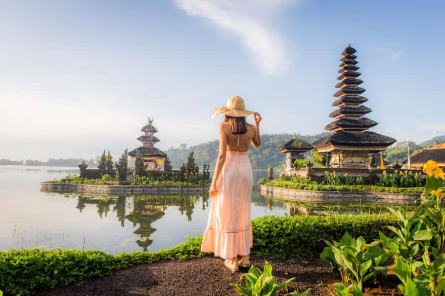 Young woman at the Pura Ulun Danu Bratan Bali