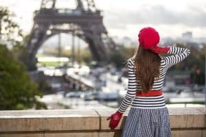 woman tourist looking at the eiffel tower paris