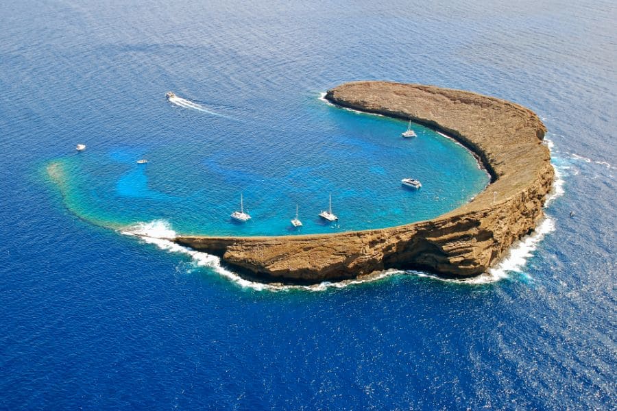 molokini crater in maui hawaii