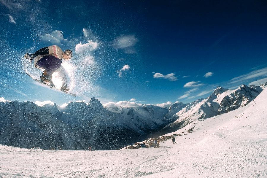 snowboarder in the air sp