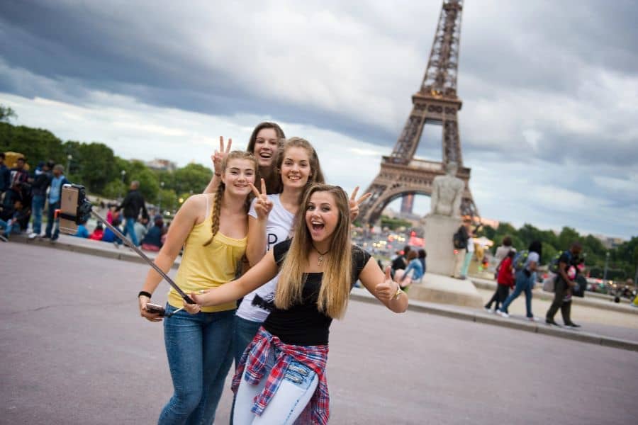 girls group Selfie with Eiffel tower